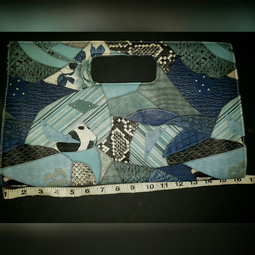 Bleu snake clutch